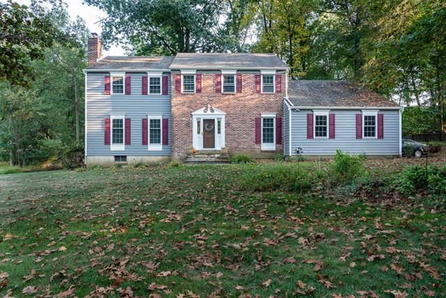 Glick's vinyl siding is the perfect compliment to brick
