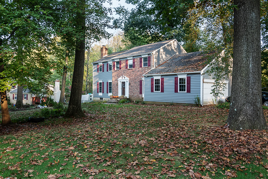 Glick's vinyl siding perfectly compliments brick