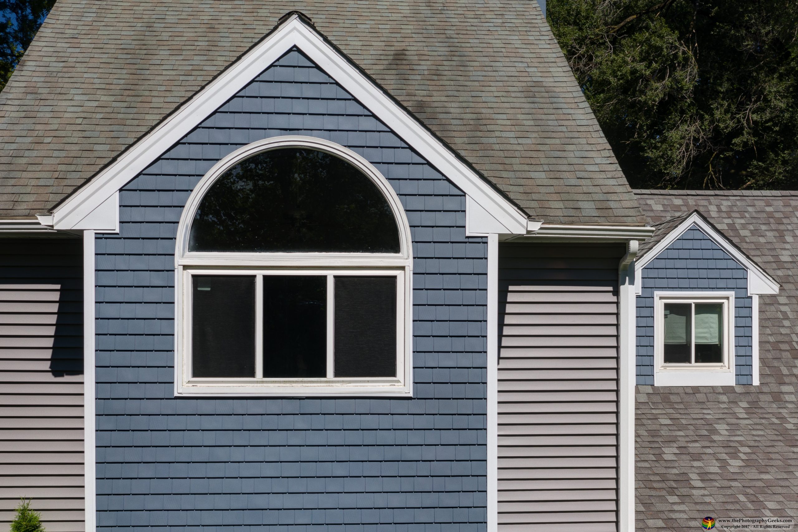 How to Choose the Right Siding Color for Your Home